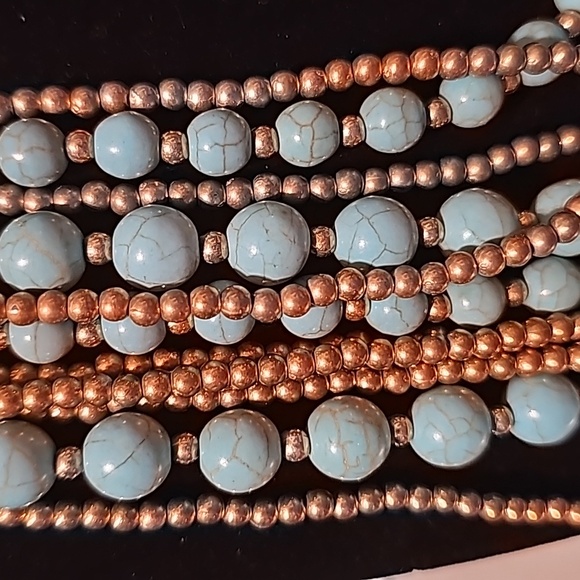 Faux turquoise and gold tone necklace - Picture 2 of 5